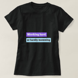 Camiseta Mamá Trabajadora Trabajando Duro o Apenas Cumplien