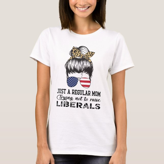 Camiseta Mamá tratando de no criar liberales en EE. UU. (Anverso)