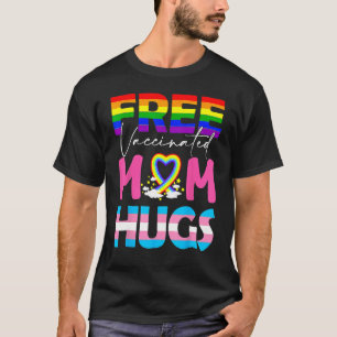 Camiseta Mamá vacunada gratis abraza a lesbiana gay arcoiri