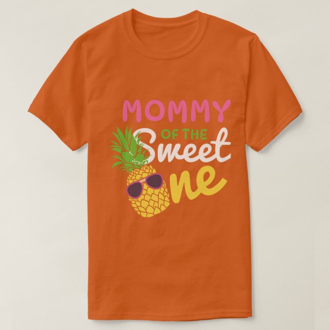 Camiseta Mami of the Sweet one 1er Bday Chica Pineapple Mat (Diseño del anverso)