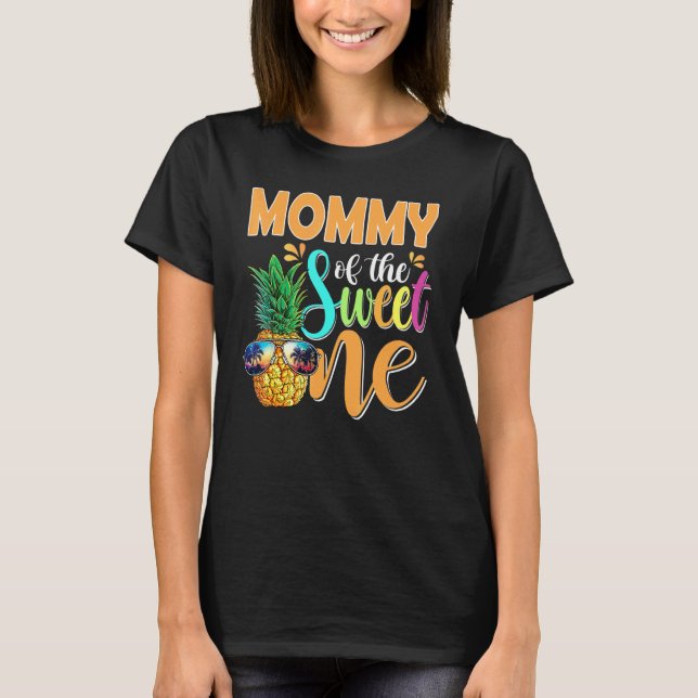 Camiseta Mami Of The Sweet One Pineapple Primer Cumpleaños  (Anverso)