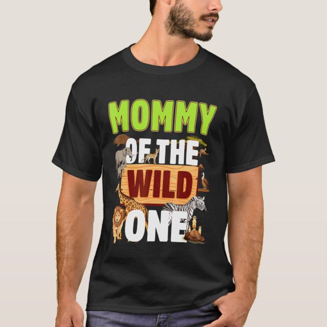 Camiseta Mami Of The Wild One Zoo Birthday Safari Jungle A (Anverso)