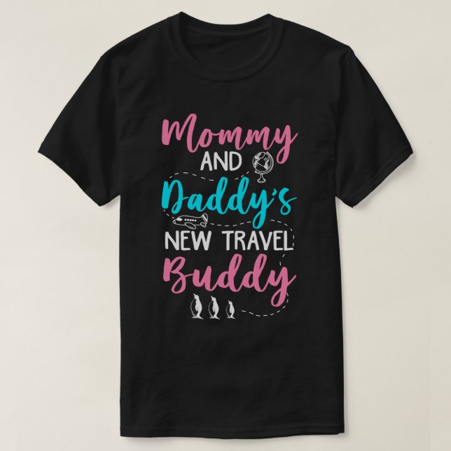 Camiseta Mami y Daddys New Travel Buddy 1 (Diseño del anverso)