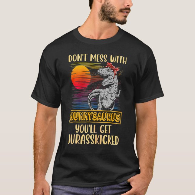 Camiseta Mamita Rex Dinosaurios Mami Saurus (Anverso)
