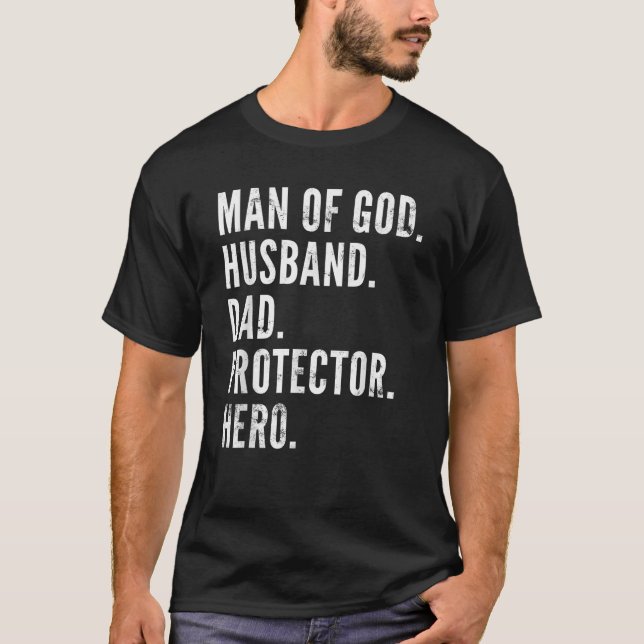 Camiseta Man of God Husband Dad Protector Hero  (Anverso)