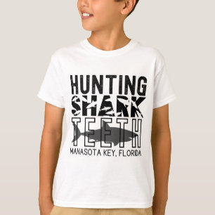 Camiseta Manasota Key Florida (Cazando dientes de tiburón)