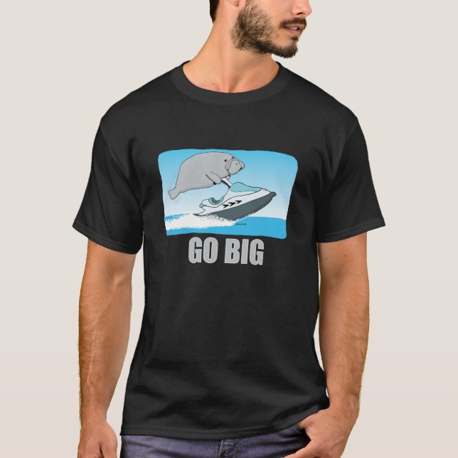 Camiseta Manatee amable y gracioso en una moto acuática (Anverso)