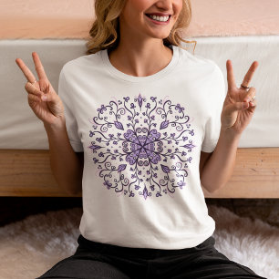 Camiseta Mandala con copo de nieve púrpura - Elegante ornam