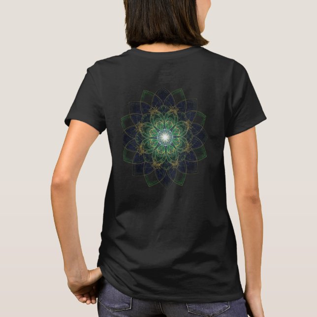 Camiseta Mandala Sagrado Cósmico: Elegancia en Oro, Esmeral (Reverso)