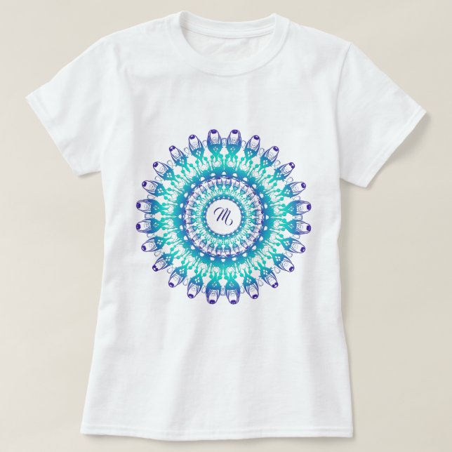 Camiseta Mandala verde azulada étnica. monograma (Diseño del anverso)