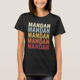 Camiseta Mandan Dakota del Norte Mandan ND Texto retro vint