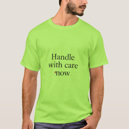 Camiseta Manejar con Cuidado Tipografía Elegante