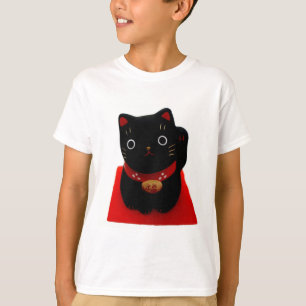 Camiseta Maneki negro Neko en una alfombra roja