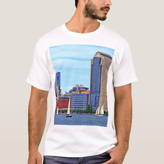 Camiseta Manhattan NY - Tres Barcos Por Manhattan Skyline (Anverso)