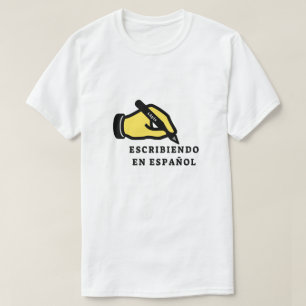 Camiseta Mano con lápiz y texto: escribiendo en español