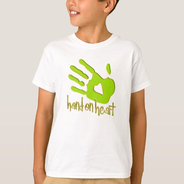 Camiseta mano en el corazón (Anverso)