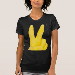 Camiseta Mano en guante de látex amarillo
