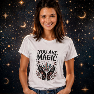 Camiseta Manos de Cristales Celestiales Mágicas Místicas