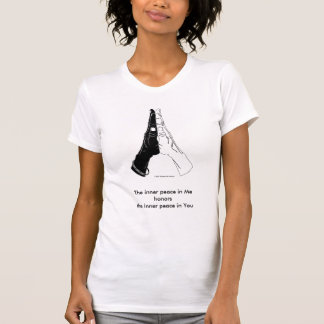 Camiseta Manos, la paz interior en mí honra el p...