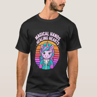 Camiseta Manos Mágicas Sanando Corazones Enfermera Unicorni