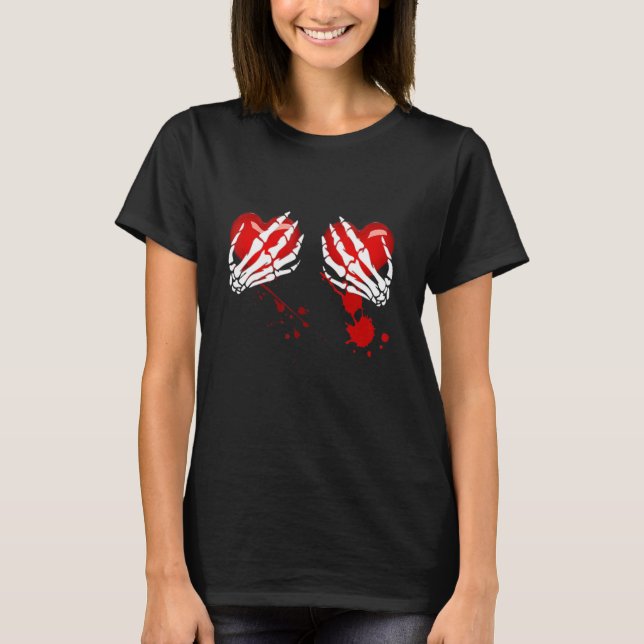 Camiseta Manos Skeleton Sobre El Corazón Sangrante (Anverso)