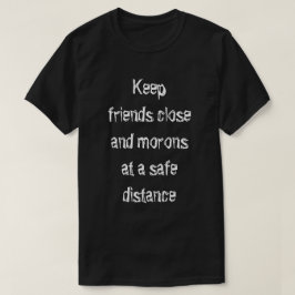 Camiseta Mantén a los amigos cerca