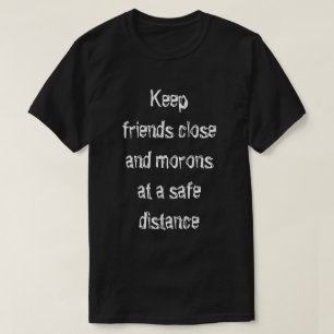 Camiseta Mantén a los amigos cerca
