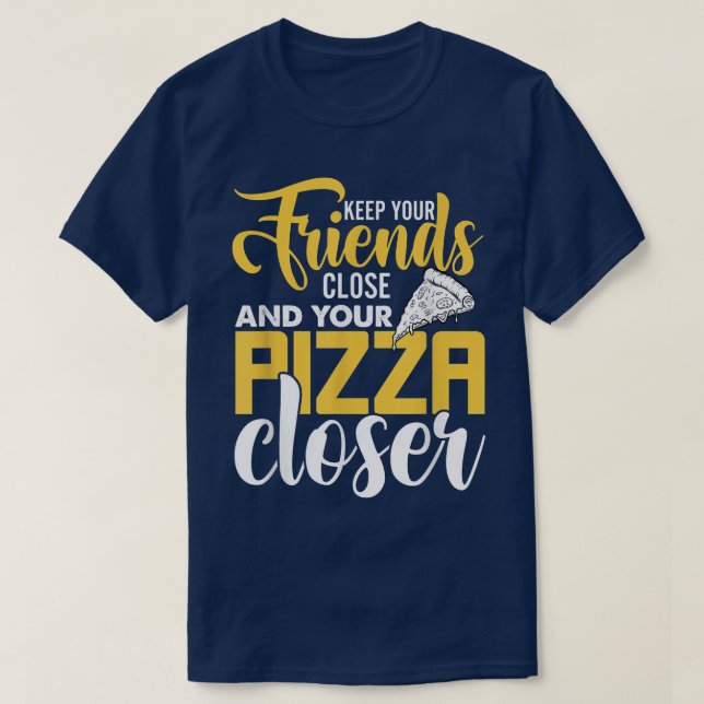 Camiseta Mantén A Tus Amigos Cerca Y A Tu Pizza Más Cercana (Diseño del anverso)