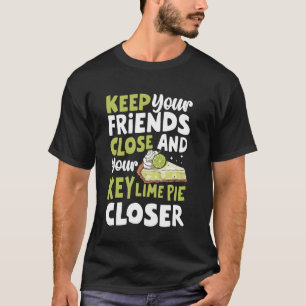 Camiseta Mantén a tus amigos cerrados y tus llaves de cal