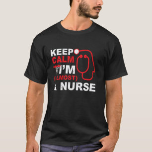Camiseta Mantén la Calma Casi Soy Enfermera Estudiante de E