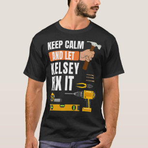 Camiseta Mantén La Calma Y Deja Que Kelsey Arregle La Const