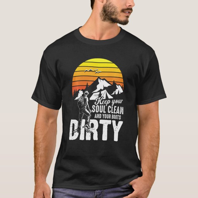 Camiseta Mantén Tu Alma Limpia Y Los Boots Sucios. (Anverso)