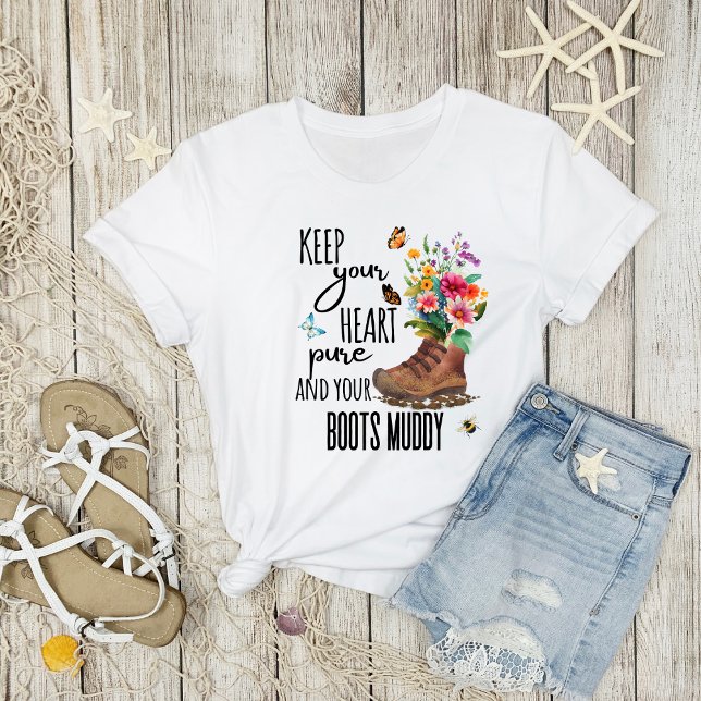 Camiseta Mantén tu corazón puro y tus boots desordenados (Subido por el creador)