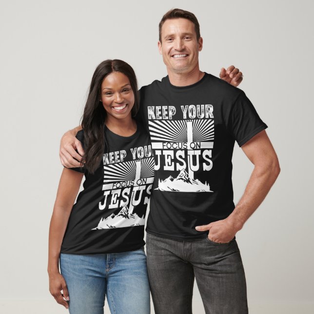 Camiseta Mantén Tus Ojos Centrados En Jesús (Unisexo)