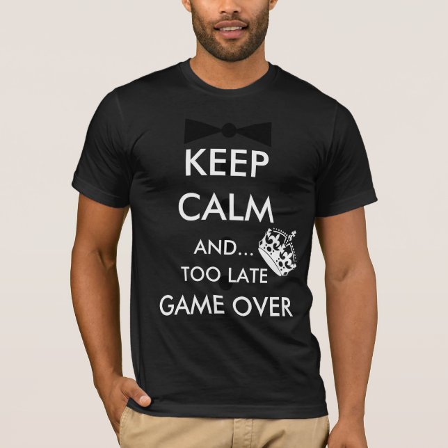 CAMISETA MANTENER CALMA Y... DEMASIADO TARDE EL JUEGO (Anverso)