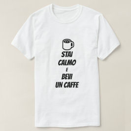 Camiseta mantener la calma y beber café en italiano