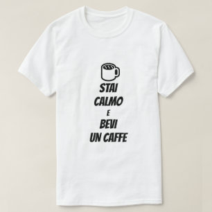 Camiseta mantener la calma y beber café en italiano