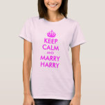 Camiseta Mantener la calma y casarse con Harry Shirt<br><div class="desc">Una prueba de personalizable completa basada en un poster vintage británico de la Segunda Guerra Mundial "Mantén la calma y sigue adelante". Puede cambiar la redacción para parodiar al poster.</div>