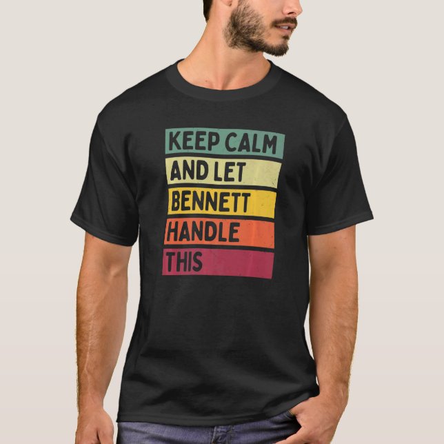 Camiseta Mantener La Calma Y Dejar Que Bennett Maneje Esta  (Anverso)