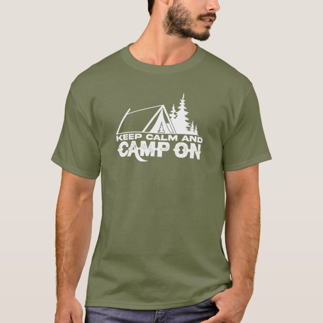 Camiseta Mantener la calma y el campamento en texto y símbo (Anverso)