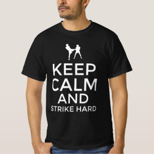 Camiseta Mantener la calma y golpear fuerte