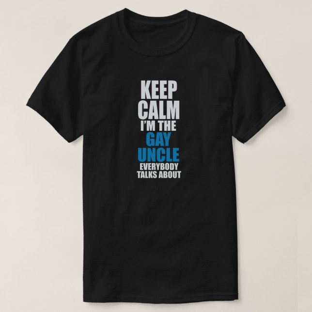 CAMISETA MANTENGA CALMA SOY EL TÍO GAY DEL QUE TODOS HABLAN (Diseño del anverso)