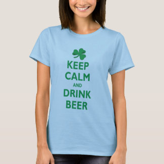 Camiseta Mantenga cerveza tranquila y de la bebida