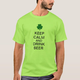 Camiseta Mantenga cerveza tranquila y de la bebida