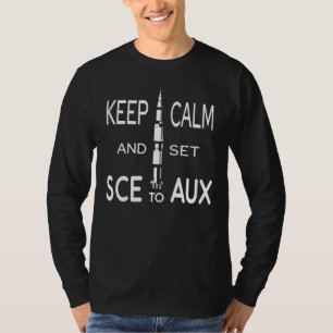 Camiseta Mantenga la calma y ajuste SCE como Saturno a la c