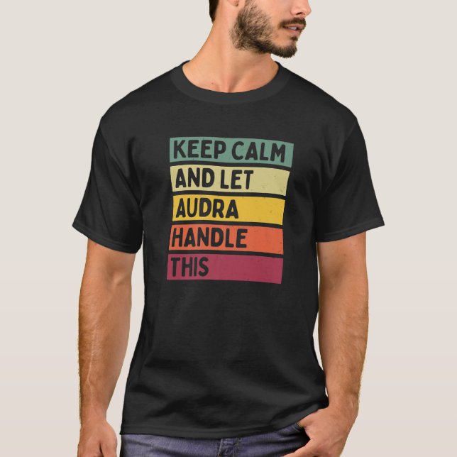 Camiseta Mantenga La Calma Y Deje Que Audra Maneje Esta Cit (Anverso)