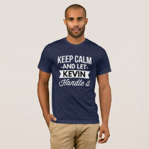Camiseta Mantenga tranquilo y deje a Kevin dirigirlo