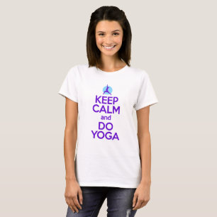 Camiseta Mantenga tranquilo y haga la yoga (las mujeres)