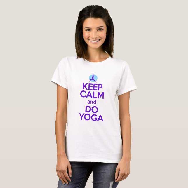 Camiseta Mantenga tranquilo y haga la yoga (las mujeres) (Anverso completo)