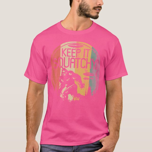 Camiseta Manténgalo Squatchy Retro Funny Sasquatch Alilover (Anverso)